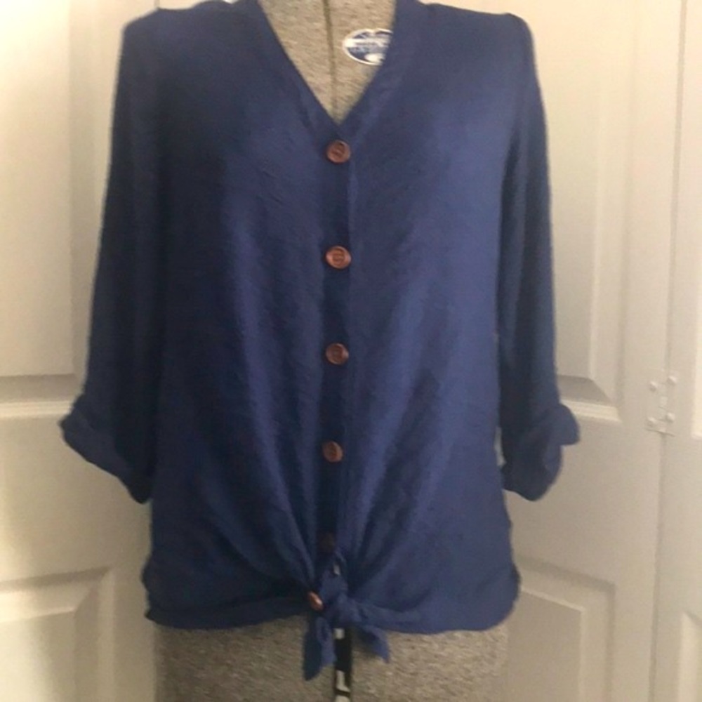Apt. 9 navy blue 3/4 length sleeve blouse, wooden buttons, PL, V-neck, summer.